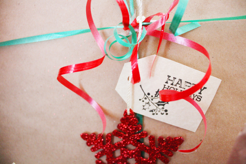 How to Wrap Gifts Without Buying Wrapping Paper | redleafstyle.com