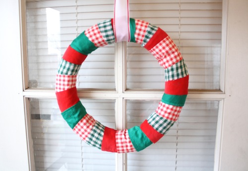 Do-It-Yourself Fabric Wreath | redleafstyle.com