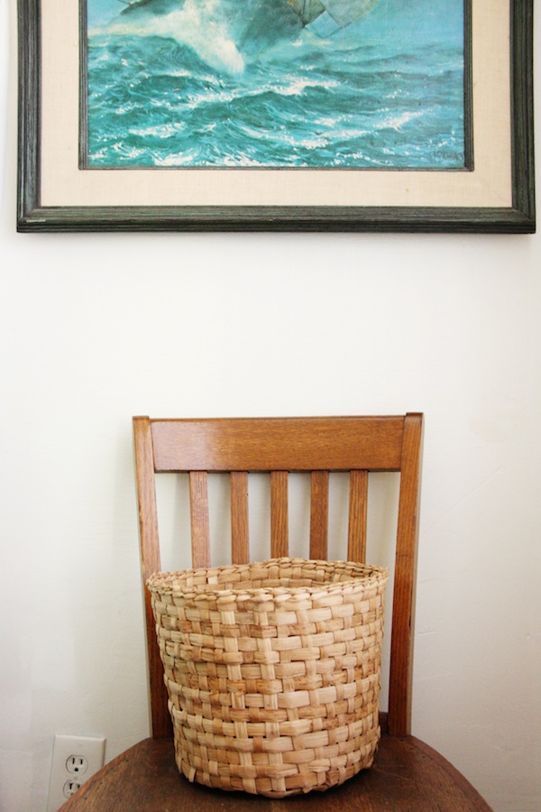 Decorate with woven baskets for spring. | redleafstyle.com