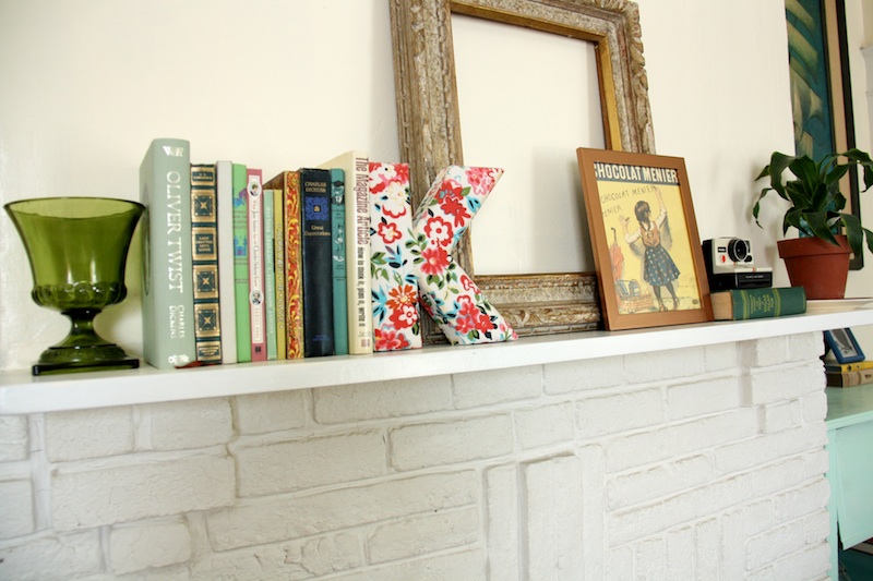Decorating a Mantle | redleafstyle.com