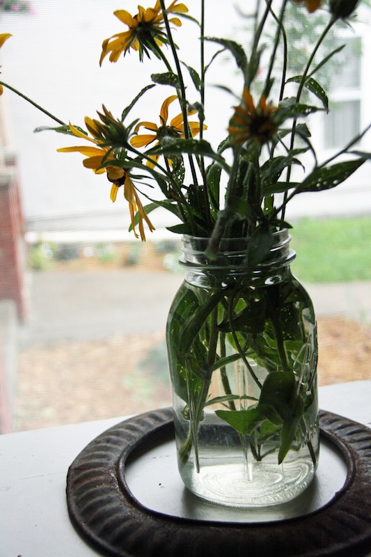 Yellow flowers in mason jar | redleafstyle.com