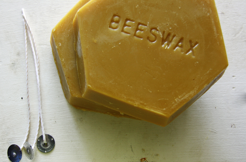 How to Make Beeswax Candles | redleafstyle.com