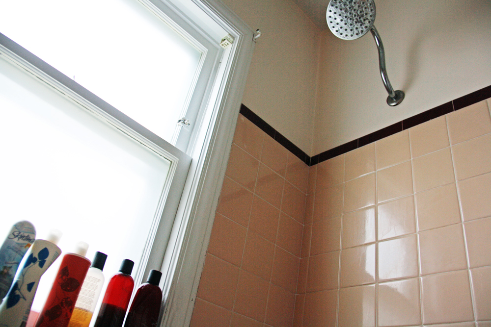 Peach bathroom tile in shower | redleafstyle.com