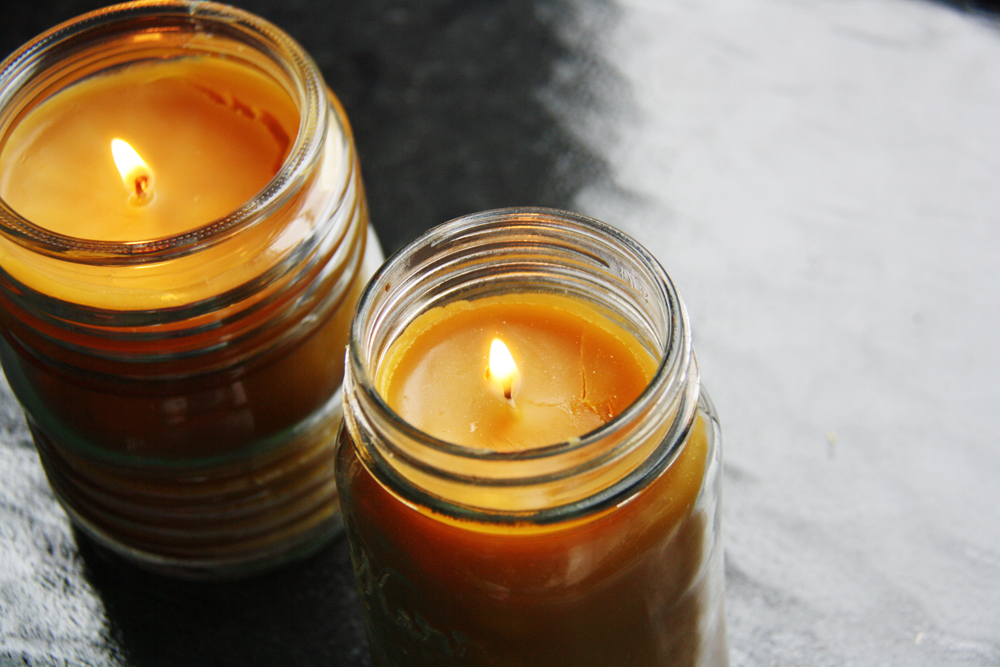 How to Make Beeswax Candles | redleafstyle.com